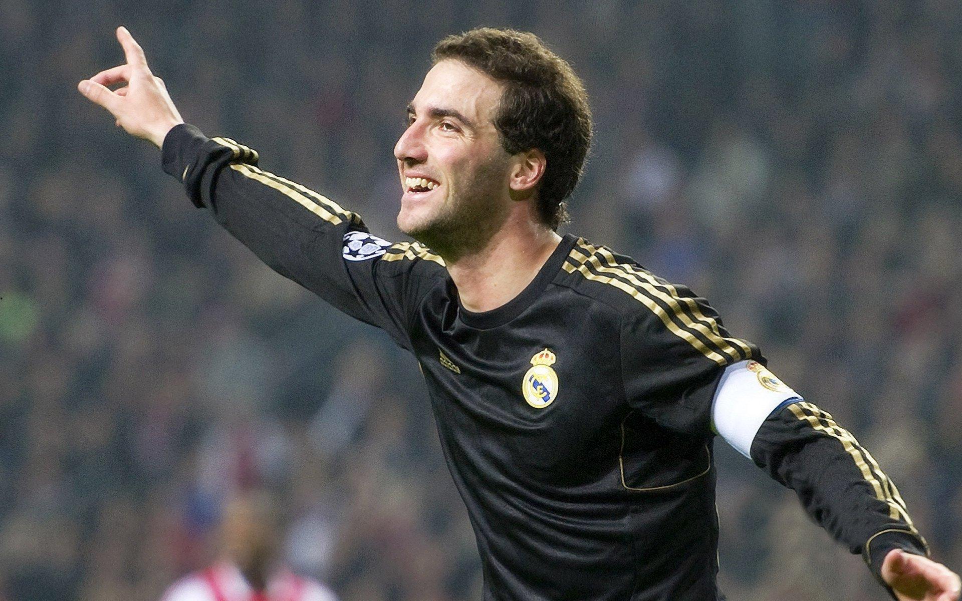 德甲联赛激战正酣,拜仁慕尼黑与多特蒙德上演巅峰对决