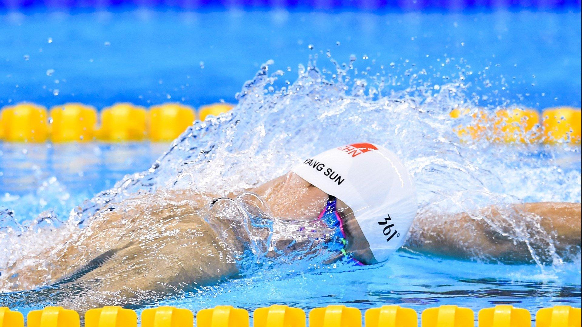 中超联赛激战正酣，争冠保级悬念迭起