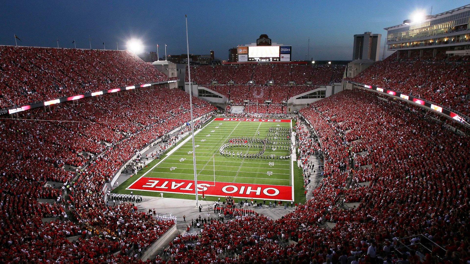 德甲新赛季揭幕战，拜仁慕尼黑主场大胜多特蒙德，凯恩帽子戏法闪耀安联球场