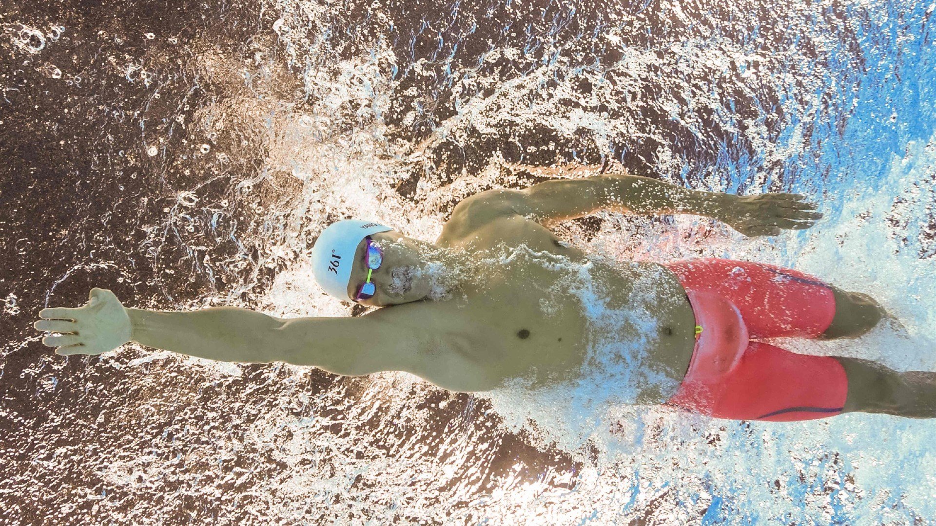 纳达尔鏖战五盘险胜德约科维奇，法网半决赛上演史诗对决